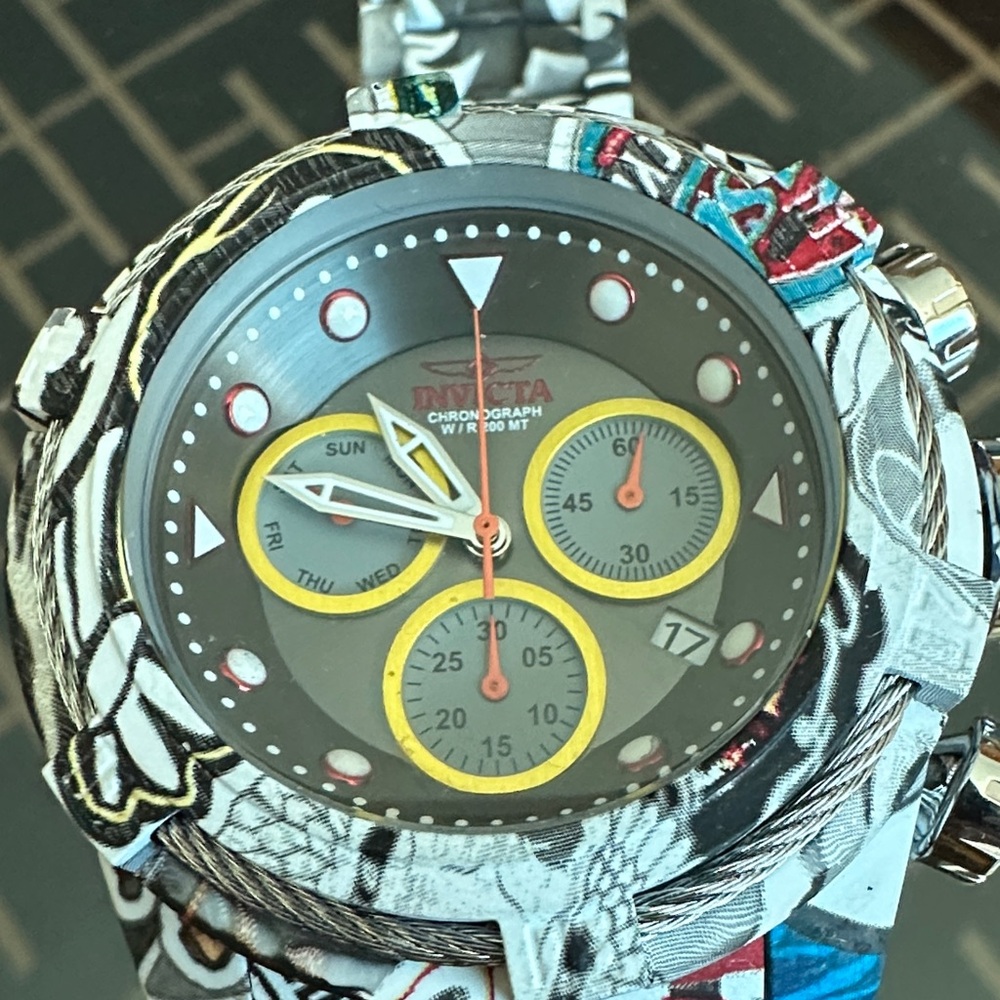 Invicta Vibrant Graffiti Zeus Chronograph Never Worn . Very Rare